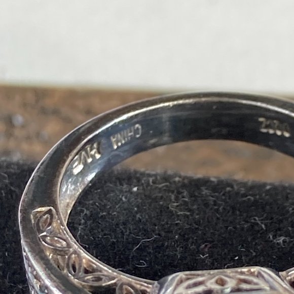 Striking HVE pink CZ and small CZ gems in sterling silver setting ring - Picture 10 of 12